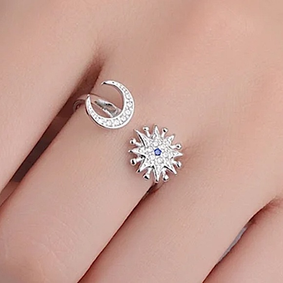 STERLING SILVER MOON & STAR RING ADJUSTABLE - Picture 5 of 7